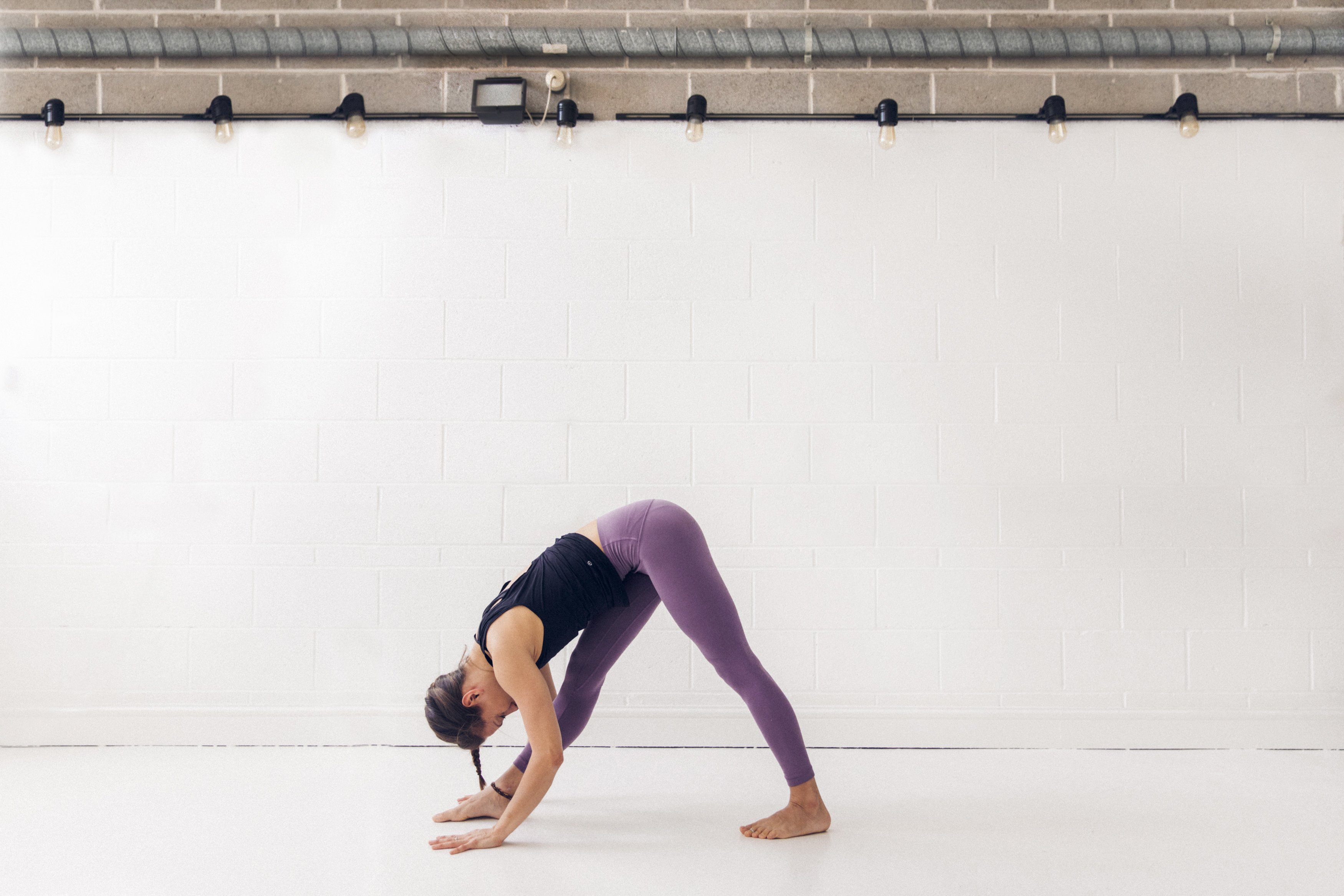 Pose of the Week Guide: Standing Splits/Urdhva Prasarita Eka Padasana -  Oxygen Yoga Fitness