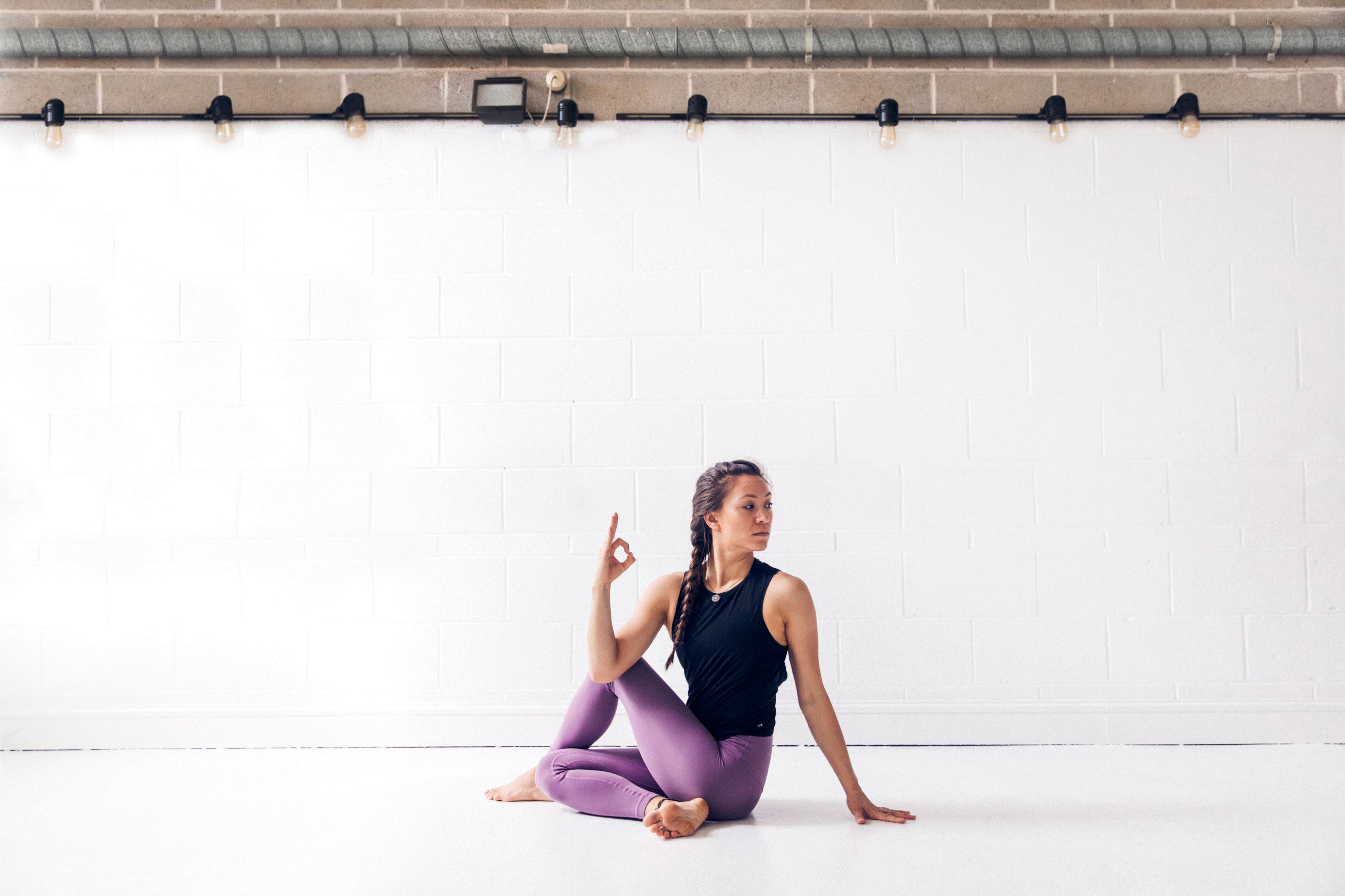 The 10 Best Yoga Poses for Beginners — Alo Moves